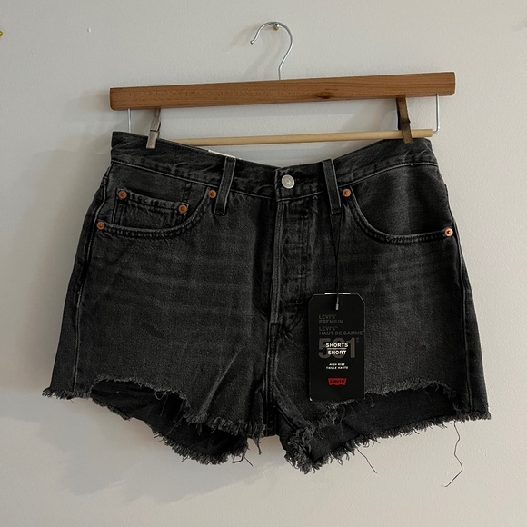 NWT - Levis - 501 Womens Shorts - Picture 1 of 4
